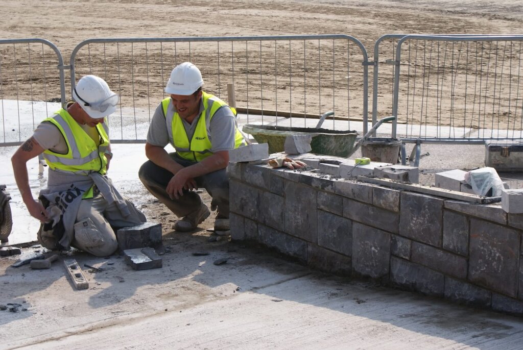 Own gangs, formwork and supervision